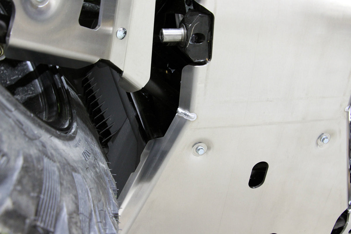2025+ Can-Am Outlander MAX 850/1000R XT with PERFEX™ 3/16" Aluminum Skid Plate Kit. High-quality welds and full compatibility with Can-Am ProMount Plows.