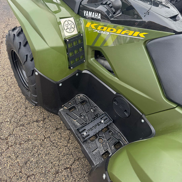 Yamaha Kodiak 700 in Wisconsin, USA with PERFEX oversized foot pegs installed.